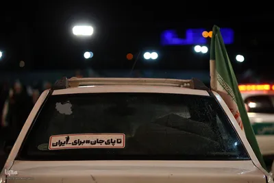 پای کار انقلاب