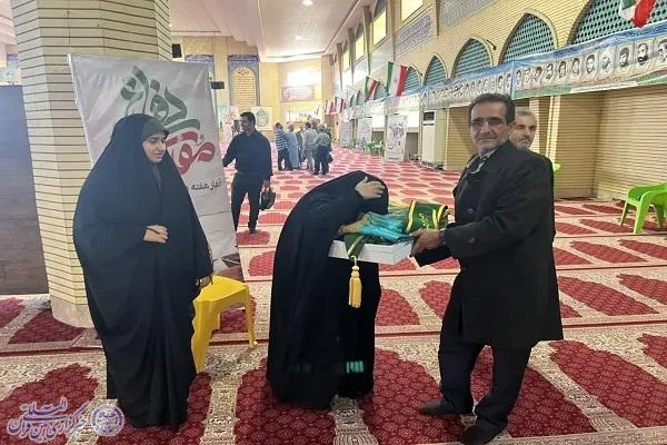 آیین پرچم گردانی مسجد جمکران در نماز جمعه بابلسر