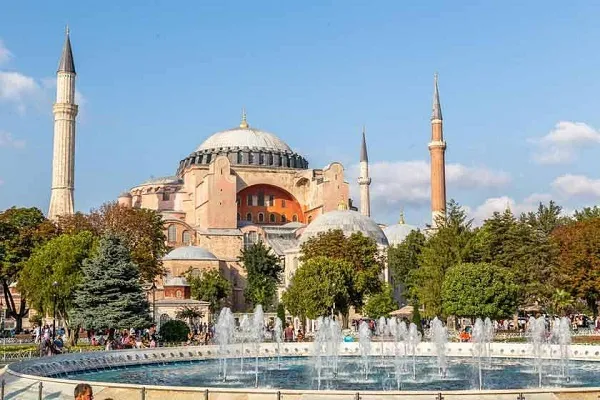Ayasofya-i Kebir Cami-i Şerifi'ni 2022'de 13 milyon 635 bin 229 kişi ziyaret etti