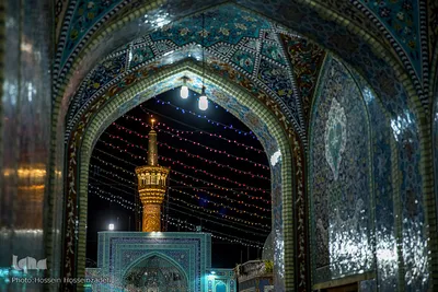 گل‌آرایی و چراغانی حرم رضوی در آستانه میلاد امام هشتم
