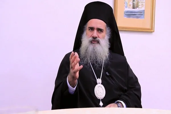 المطران حنا: ما حدث اليوم في المسجد الأقصى جريمة احتلالية جديدة