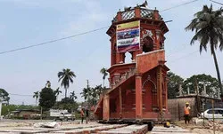 হিন্দু-মুসলিম এক হয়ে রক্ষা করলেন পুরনো মিনারটিকে