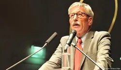 ইসলাম নিয়ে বিতর্কিত বই, কাঠগড়ায় জার্মান লেখক থিলো সারাজিন