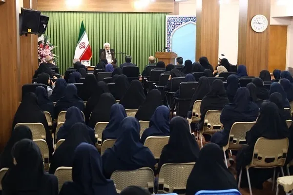 آیین تجلیل از نخبگان مدرسه دخترانه شاهد ناحیه یک ساری برگزار شد