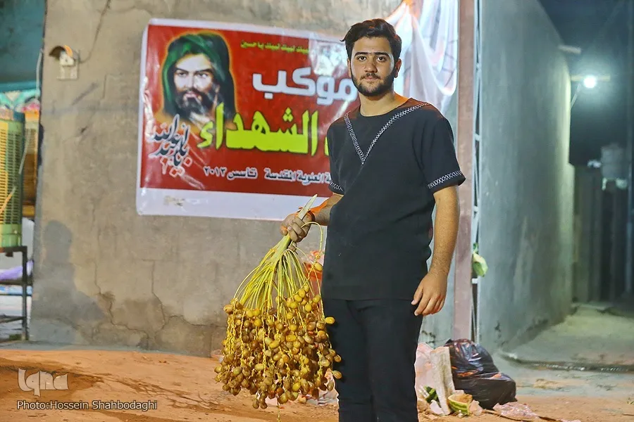 تقرير مصور | تقديم الخدمات لزوّار الأربعين من عدسة 