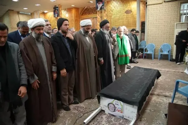 اقامه نماز بر پیکر محمدعلی ستایشگر توسط آیت‌الله سعیدی
