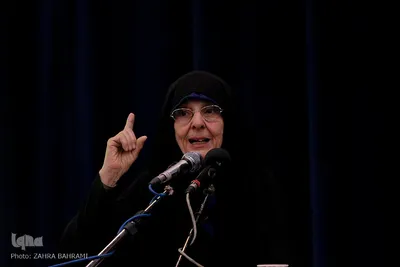 طوبی کرمانی دبیرکل اتحادیه جهانی زنان مسلمان در اجلاسیه بانوان استان مرکزی در اراک
