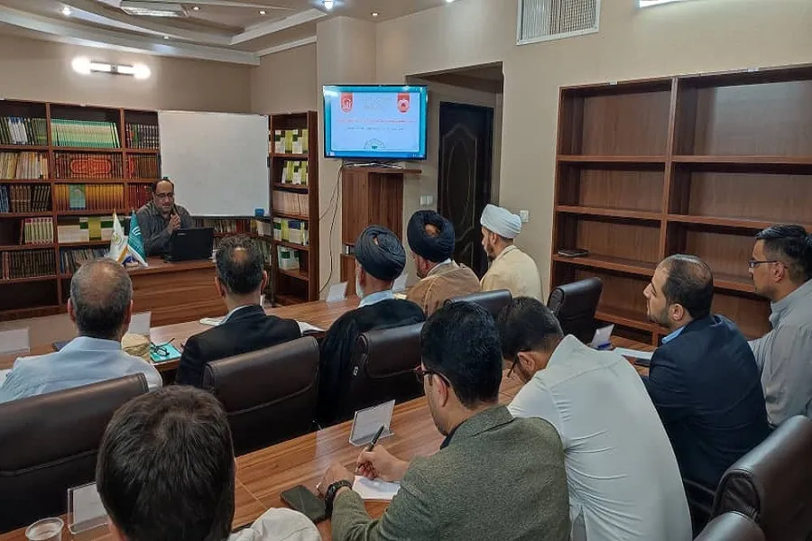 بالصور...تنظيم دورة تأهيلية لمعلمي مراكز القرآن التابعة للمزارات الشيعية في العراق