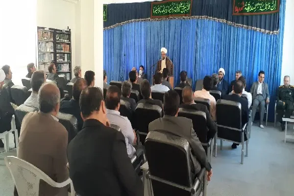 در نشست درس اخلاق با مسئولان شهرستان