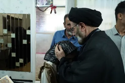 دیدار خانواده سه شهید جنگ رمضان در لرستان