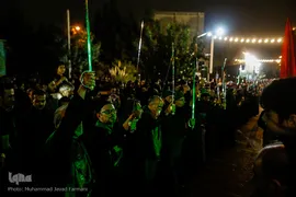 آیین مشعل گردانی عراقی ها در شب عاشورای حسینی