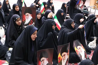 بیعت روحانیون و طلاب فارس با سومین رهبر معظم انقلاب