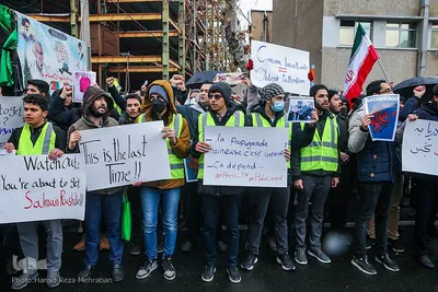 تجمع مردمی دانشجویی مقابل سفارت فرانسه