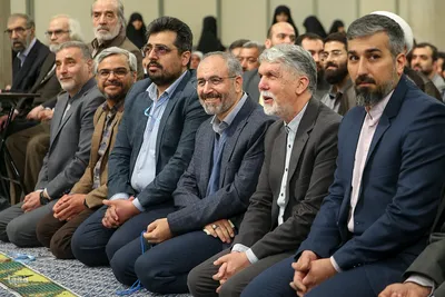 دیدار جمعی از شاعران و اهالی فرهنگ و ادب فارسی با ر هبر معظم انقلاب