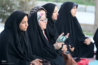 آیین جزءخوانی قرآن کریم در جوار مقبره شهدای گمنام