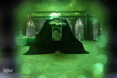 بازدید شرکت کنندگان مسابقات قرآن از حرم امام خمینی(ره)