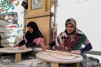پخت نان سنتی صلواتی در حرم شاهچراغ(ع)‎‎