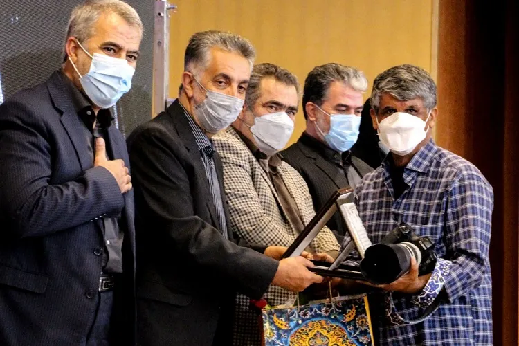100 نیک‌اندیش مرجع درمانی کرونا در شیراز تجلیل شدند / تجلیل از عکاس ایکنا