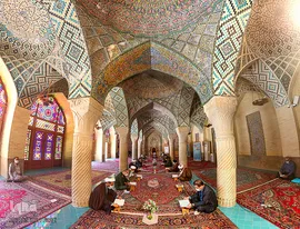 جلسات جزءخوانی و تفسیر قرآن در مسجد نصیرالملک شیراز