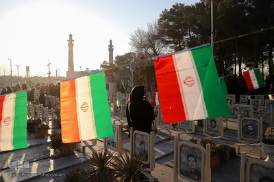 عطر افشانی و گلباران قبور مطهر شهدا - اصفهان