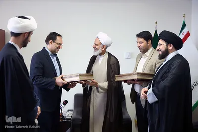 تجلیل رئیس سازمان اوقاف از رتبه دوم مسابقات قرآن مالزی