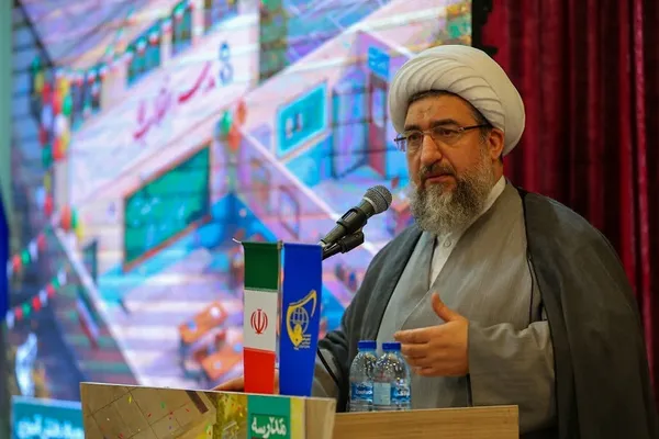 گشایش نمایشگاه «مدرسه انقلاب» در تبریز