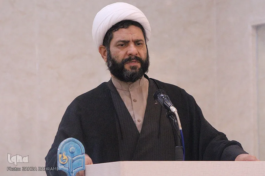 مبنای نظام اجتماعی، پذیرش نگاه واقع گرایانه به جامعه بانوان است