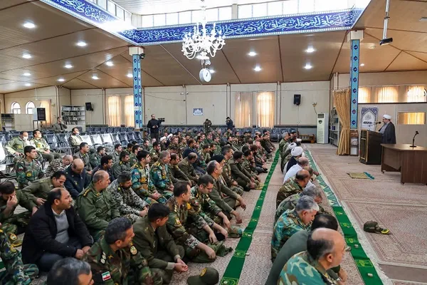 دیدار فرماندهان قرارگاه منطقه‌ای شمال‌غرب نیروی زمینی ارتش با امام جمعه تبریز