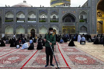 همه کارها نیز مشکلات و سختی های خودش را دارد ولی وقتی از ورودی حرم که وارد می شویم باید همه چیز را فراموش کنیم و فقط برای خدا و آقا کار کنیم.