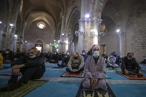 Filistin'de teravih namazı camilerde kılınabilecek