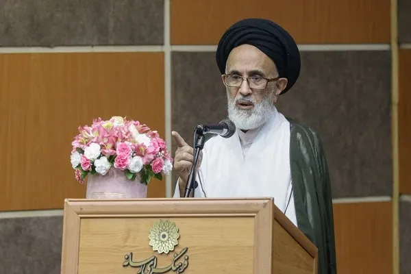 نماز خاشعانه تا نماز حافظانه، زیست مؤمنانه را کامل می‌کند