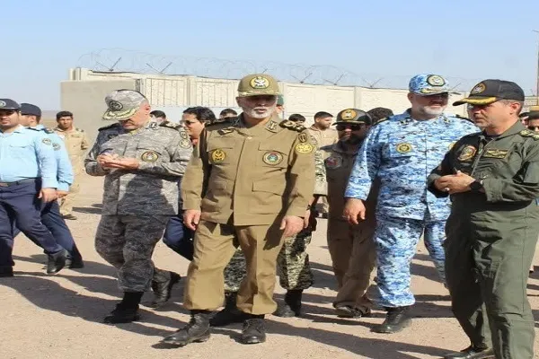 بازدید فرمانده کل ارتش از پایگاه هوایی آموزش خلبانی شهید اکبری نهاجا در قم