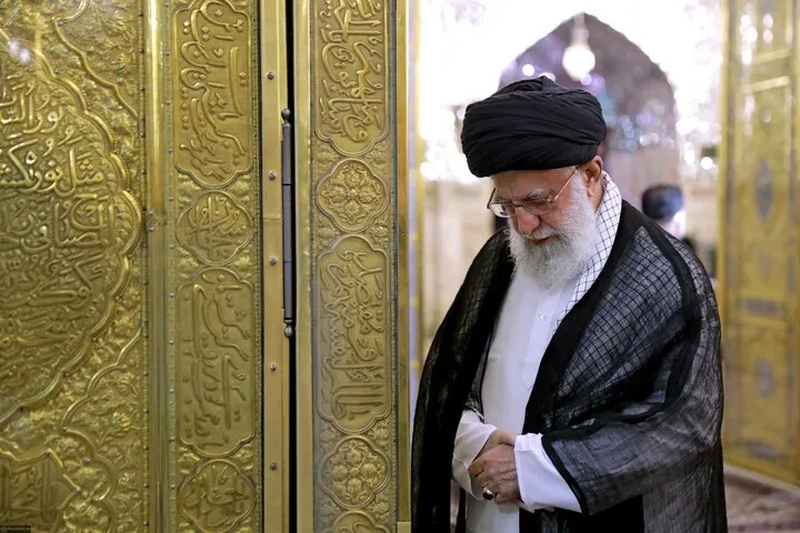 İmam Rıza (as) Türbesi İslam Devrimi Lideri'nin katılımıyla temizlendi