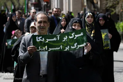 ⁨راهپیمایی نمازگزاران جمعه تبریز در حمایت از سپاه⁩