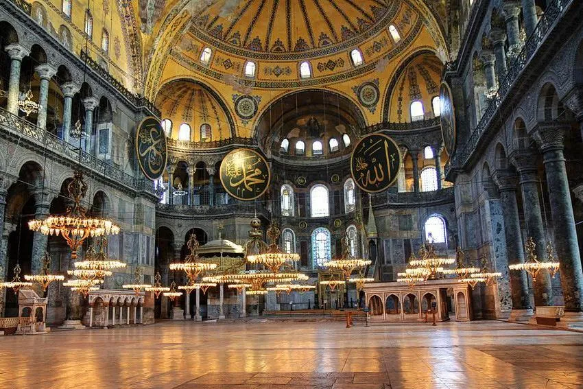 Protes Yunani atas Pembacaan Al-Quran di Masjid Ayasofya