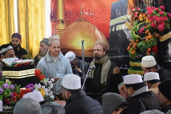 Celebração na Caxemira Marca Aniversário de Nascimento do Imam Ali(AS)
