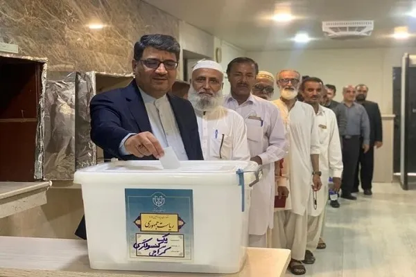 کراچی، بھاری ٹرن آؤٹ اسلامی جمہوری ایران کے بدخواہوں کے منہ پر طمانچہ ہے، ایرانی قونصل جنرل