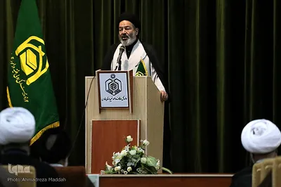 نشست حجت‌الاسلام والمسلمین سید عبدالفتاح نواب، نماینده ولی فقیه در امور حج و زیارت با روحانیون کاروان های حج و زیارت استان فارس