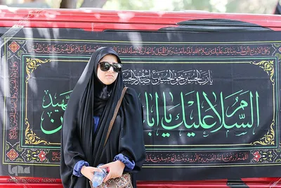 مراسم عزاداری و نماز ظهر عاشورا در اصفهان‎