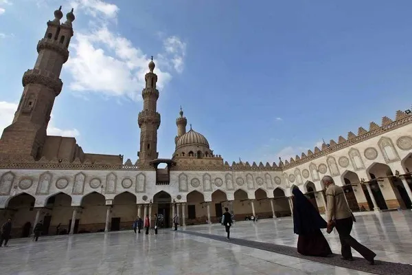 الجامع الأزهر يفتح التقديم لبرامج رواق القرآن للمصريين في الخارج