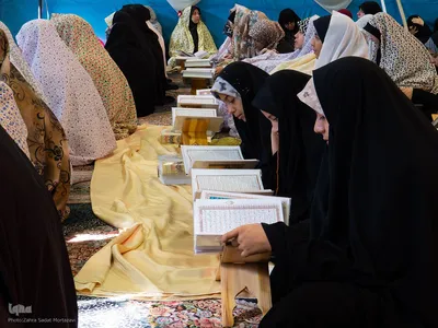 اعتکاف دانش‌آموزان دختر در مسجد سیدالشهدا(ع) خمینی‌شهر