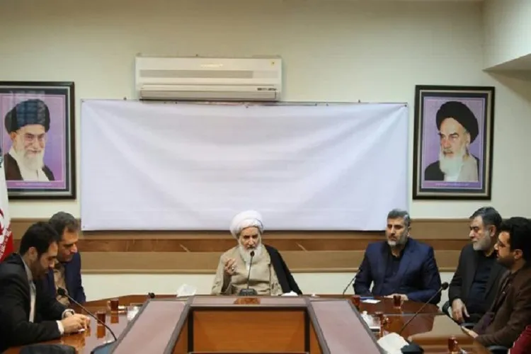 مطلع کردن جوانان از فریب رسانه‌ای دشمن وظیفه همه است