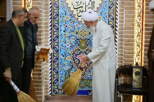 مساجد و دل‌ها را در آستانه ماه رمضان غبارروبی کنیم