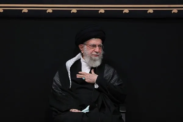 برگزاری اولین شب مراسم عزاداری در حسینیه امام خمینی با حضور رهبری