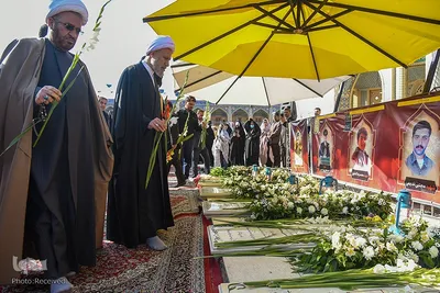 گلباران مقبره شهید دستغیب‎‎