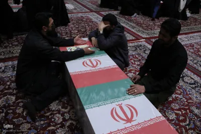 وداع با ۱۲ شهید جنگ رمضان استان فارس در حرم شاهچراغ(ع)