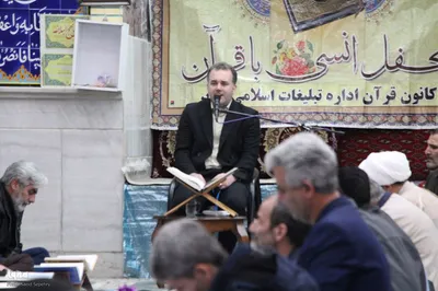 محفل انس با قرآن کریم به مناسبت فرارسیدن دهه فجر در ملایر
