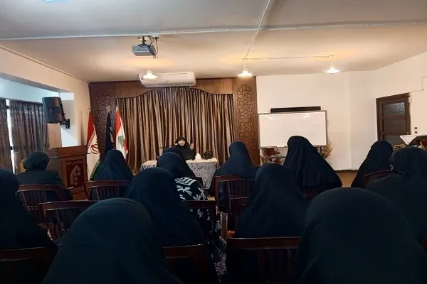 دار القرآن والحديث تقيم ورشة قرآنيّة لطالباتها في بيروت + صور