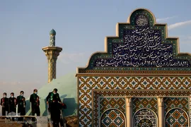 مراسم برافراشته شدن پرچم عزای حسینی بر گنبد آستان مقدس حضرت عبدالعظیم حسنی(ع) در شهر ری