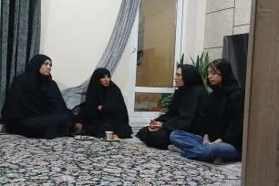 دیدار مدیر ستاد هماهنگی کانون‌های مساجد هرمزگان با خانواده شهید رسانه‌ای جنگ رمضان